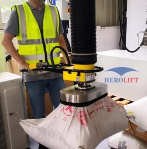 HEROLIFT 真空管リフター-03 を使用したバッグの取り扱い